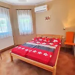 بيت للعطل No 68 House Tuende With Covered Swimming Pool *