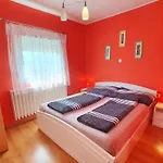 No 68 House Tuende With Covered Swimming Pool بيت للعطل Balatongyörök