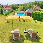 No 68 House Tuende With Covered Swimming Pool بيت للعطل Balatongyörök