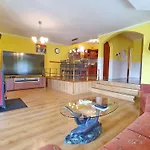 No 68 House Tuende With Covered Swimming Pool بيت للعطل *