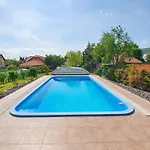 No 68 House Tuende With Covered Swimming Pool بيت للعطل