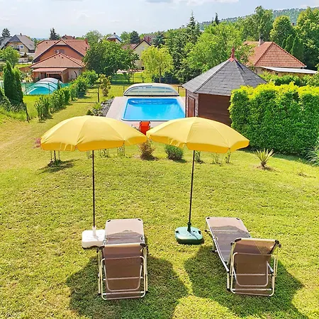 No 68 House Tuende With Covered Swimming Pool Prázdninový dům Balatongyörök