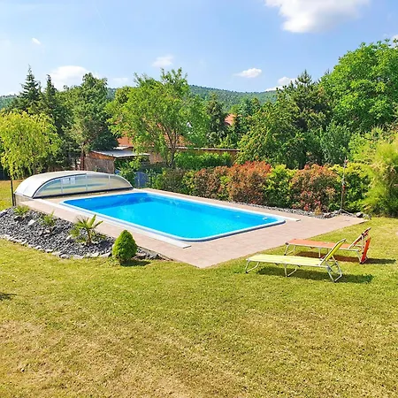 Prázdninový dům No 68 House Tuende With Covered Swimming Pool Balatongyörök